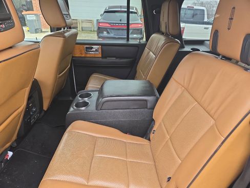 Used 2012 Lincoln Navigator L 4WD image 10