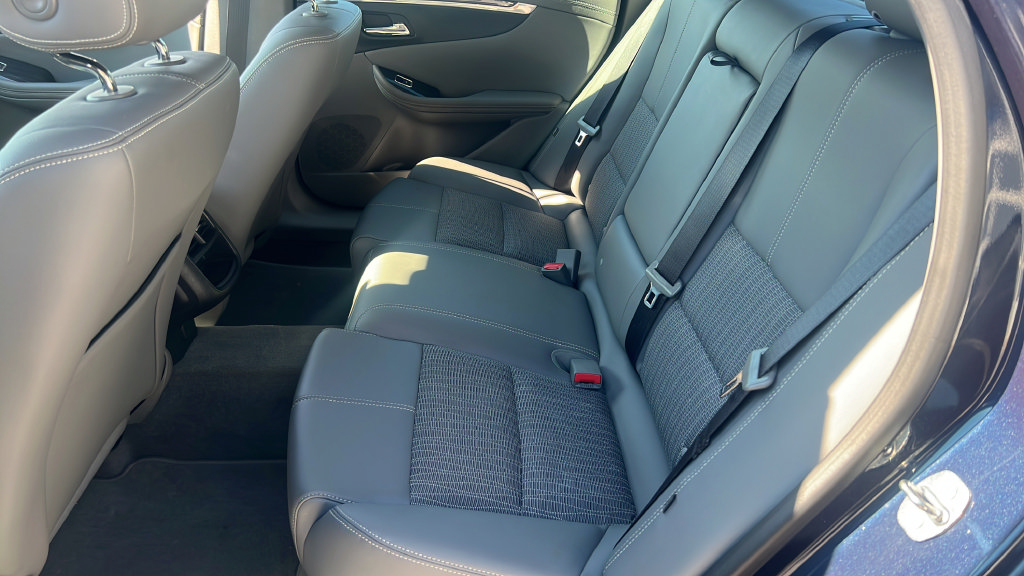 Used 2019 Chevrolet Impala LT FWD image 18
