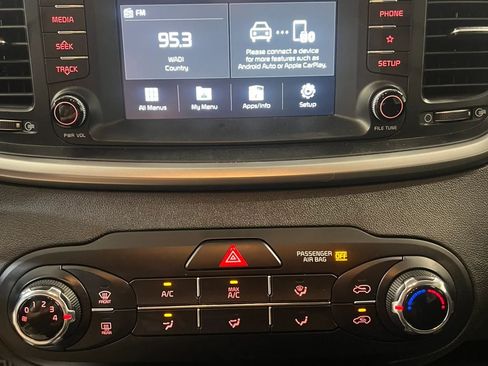 Used 2019 Kia Sorento FWD image 15