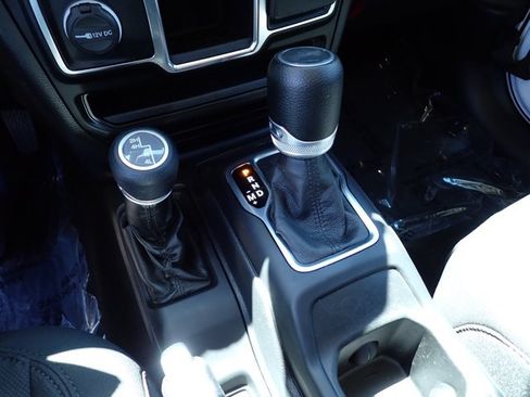 Used 2022 Jeep Wrangler Unlimited Sport AWD/4WD image 19