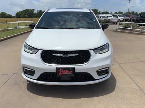 Used 2026 Chrysler Pacifica Limited AWD/4WD image 4