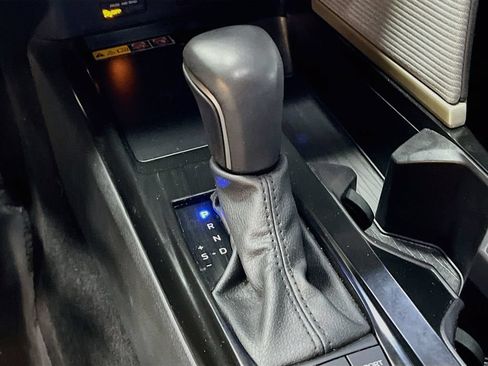 Used 2025 Toyota Camry SE FWD image 16