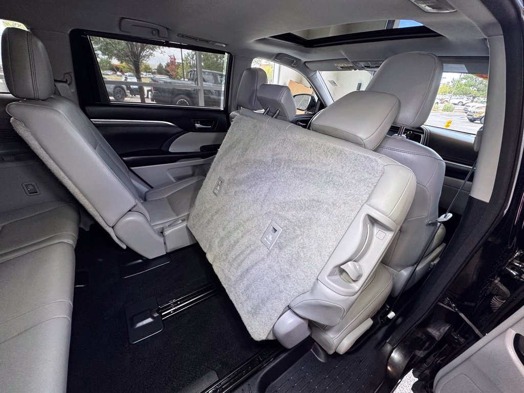 Used 2017 Toyota Highlander Limited AWD/4WD image 52