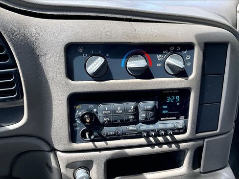 Used 2005 Chevrolet Astro Passenger AWD image 22
