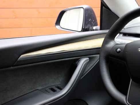 Used 2022 Tesla Model Y Long Range image 39