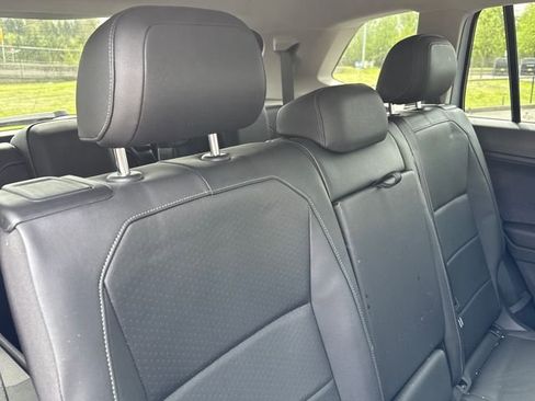 Used 2018 Volkswagen Tiguan SE w/ Panoramic Sunroof Package AWD/4WD image 17