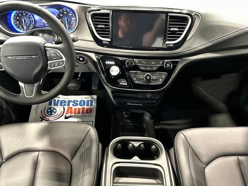 New 2027 Chrysler Pacifica Select AWD/4WD image 28