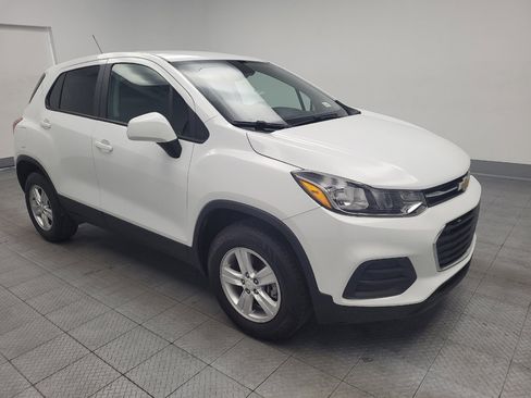 Used 2022 Chevrolet Trax LS w/ Tint and Cruise Package AWD/4WD image 13