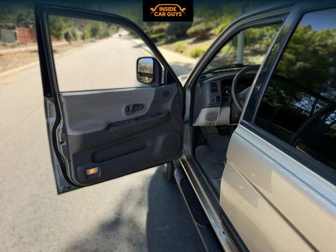 Used 2000 Mitsubishi Montero Sport XLS image 9