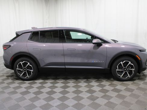 New 2026 Chevrolet Equinox EV LT image 30