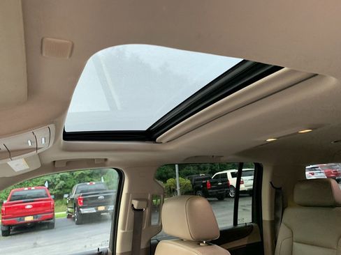 Used 2018 Chevrolet Suburban LT w/ Luxury Package AWD/4WD image 28