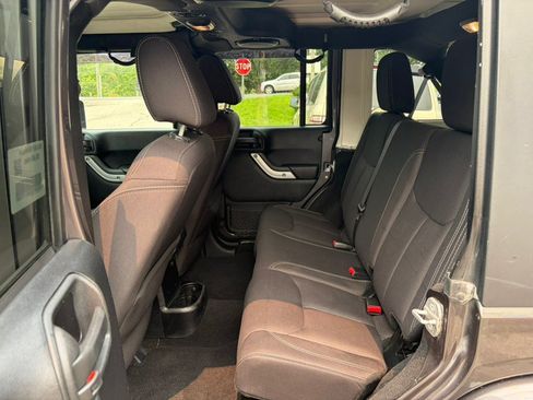 Used 2014 Jeep Wrangler Unlimited Sahara AWD/4WD image 18