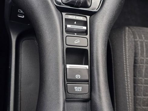 Used 2025 Honda HR-V LX image 22