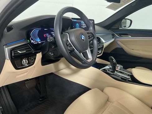 Certified 2023 BMW 530e xDrive w/ Premium Package image 24