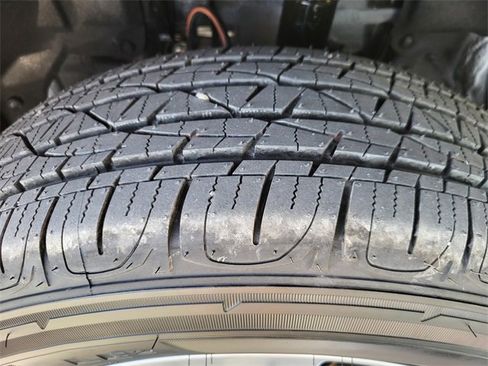 Used 2025 Toyota RAV4 XLE image 9