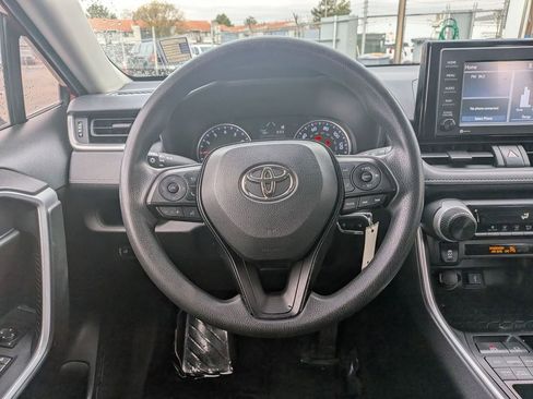 Used 2021 Toyota RAV4 LE AWD/4WD image 19