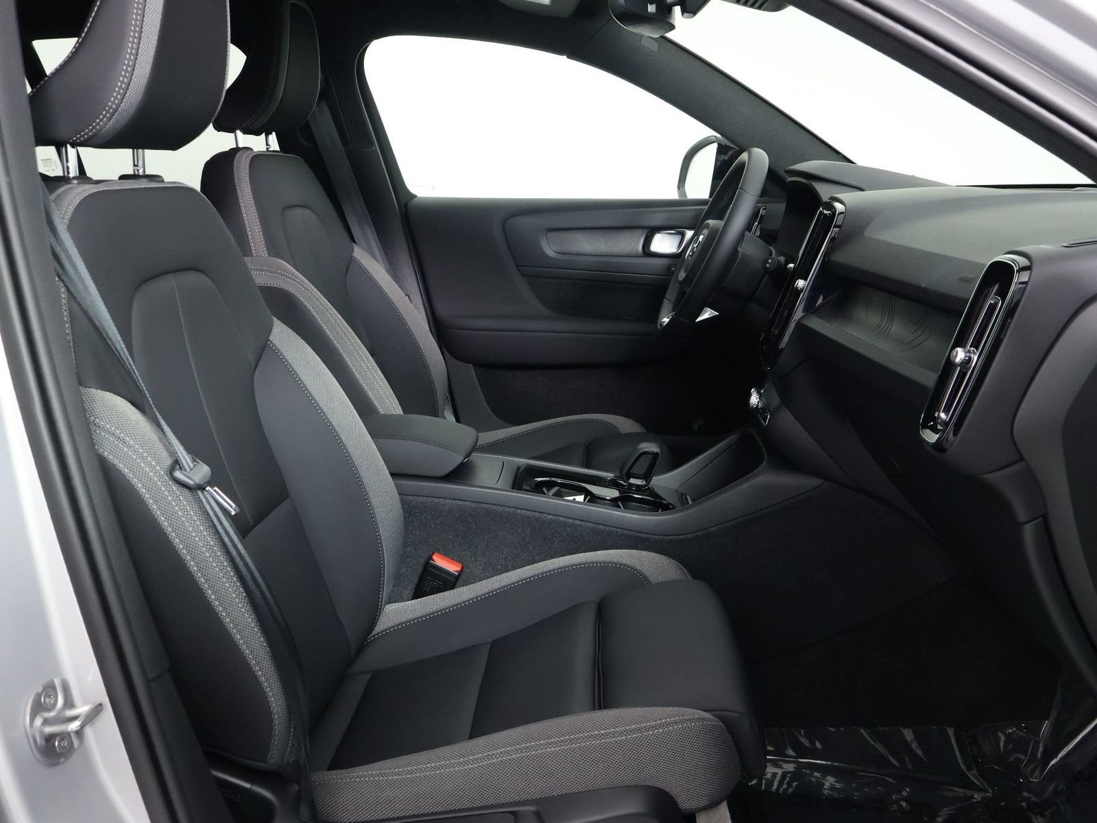 Certified 2023 Volvo XC40 Recharge Core w/ Protection Package Premier AWD/4WD image 27