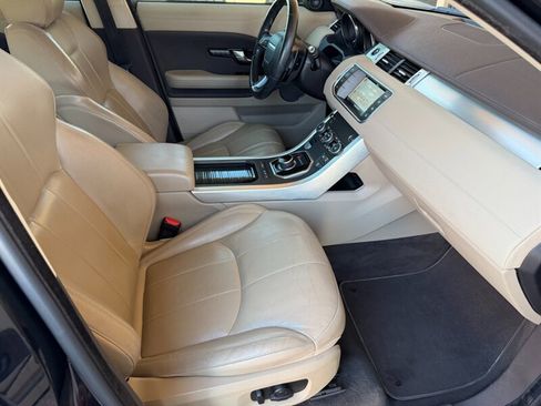 Used 2017 Land Rover Range Rover Evoque SE image 13