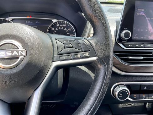 Used 2024 Nissan Altima 2.5 SV FWD image 25