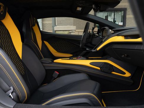 Used 2024 Lamborghini Revuelto AWD/4WD image 22