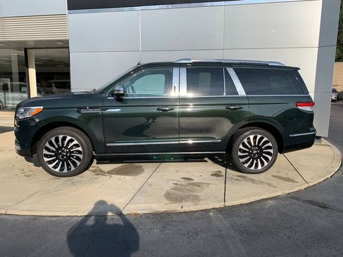 Used 2023 Lincoln Navigator Black Label AWD/4WD image 2