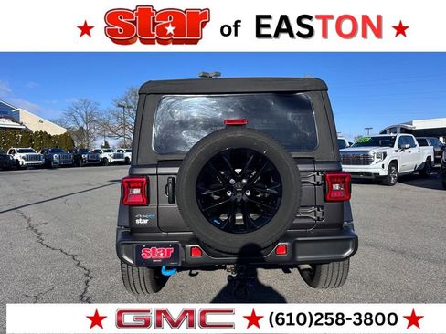 Used 2022 Jeep Wrangler Unlimited Sahara w/ Cold Weather Group image 8