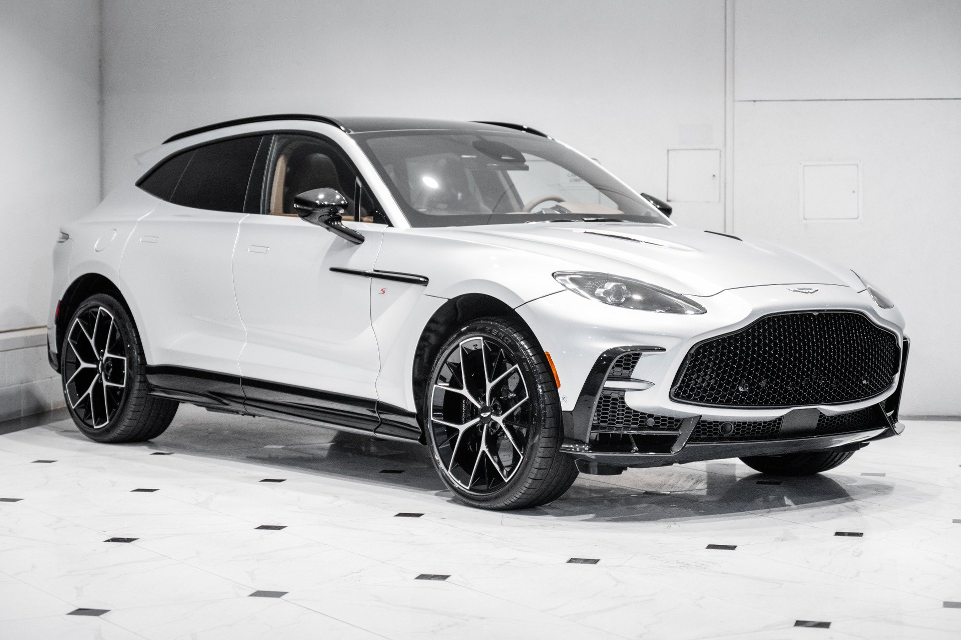 Used 2026 Aston Martin DBX S AWD/4WD image 48