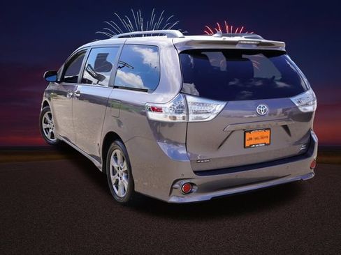 Used 2019 Toyota Sienna SE Premium w/ Carpet Mat Package AWD/4WD image 7