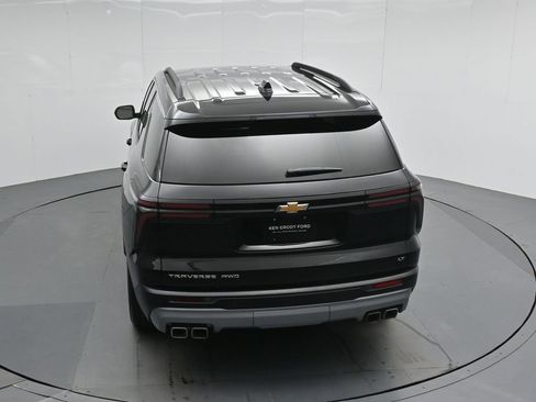 Used 2024 Chevrolet Traverse LT image 40