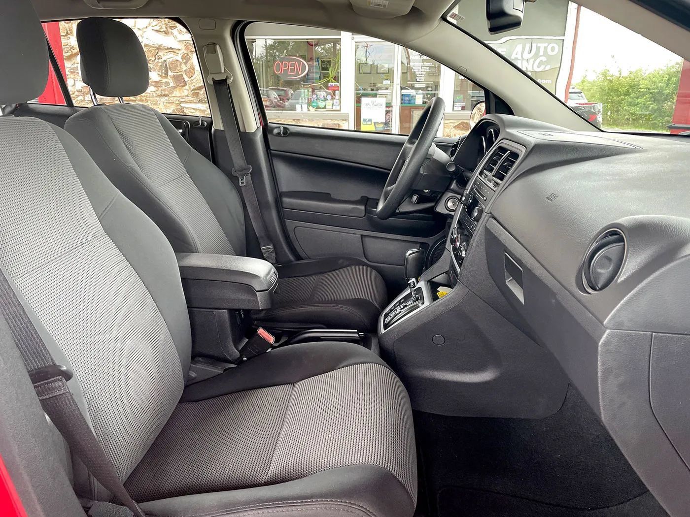 Used 2011 Dodge Caliber Mainstreet FWD image 12