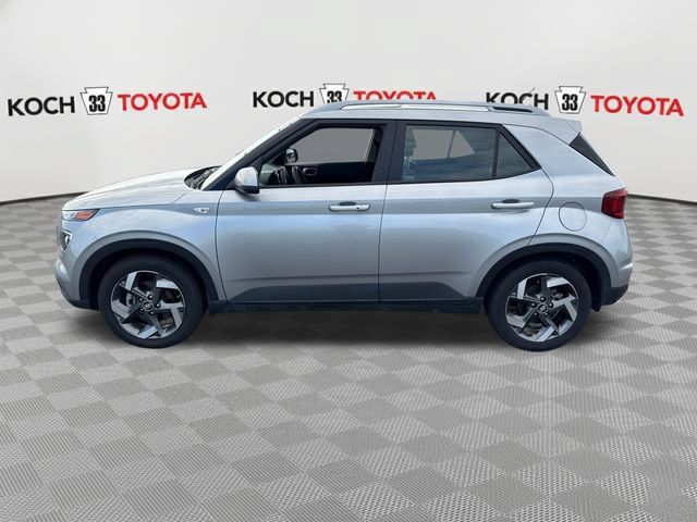Used 2024 Hyundai Venue SEL FWD image 4