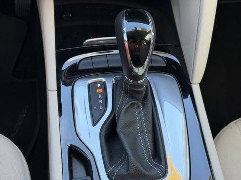 Used 2020 Buick Regal Preferred image 22