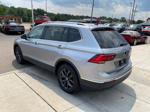 Used 2023 Volkswagen Tiguan SE w/ Panoramic Sunroof Package AWD/4WD image 8