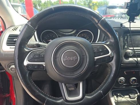 Used 2018 Jeep Compass Latitude FWD image 15