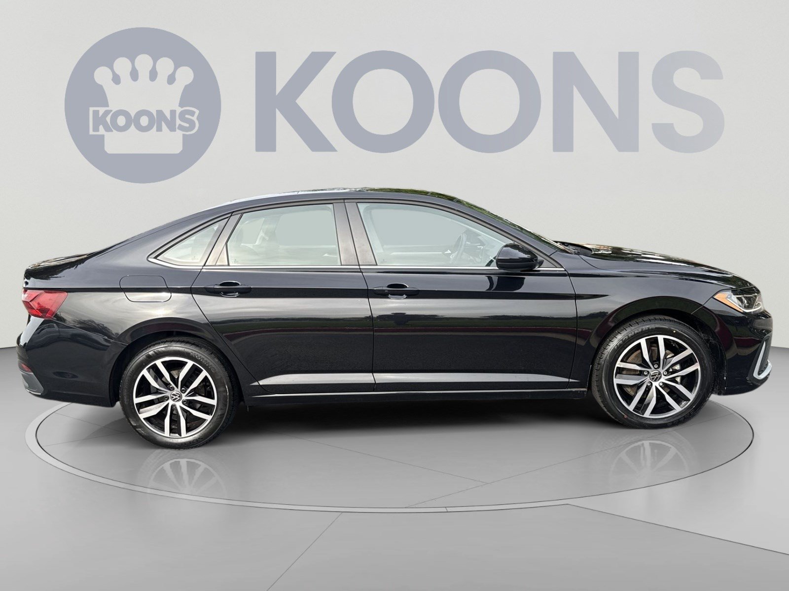 Used 2025 Volkswagen Jetta SE FWD image 8