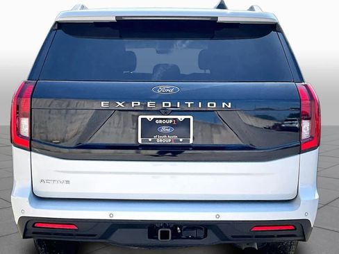 Certified 2025 Ford Expedition Active RWD image 5