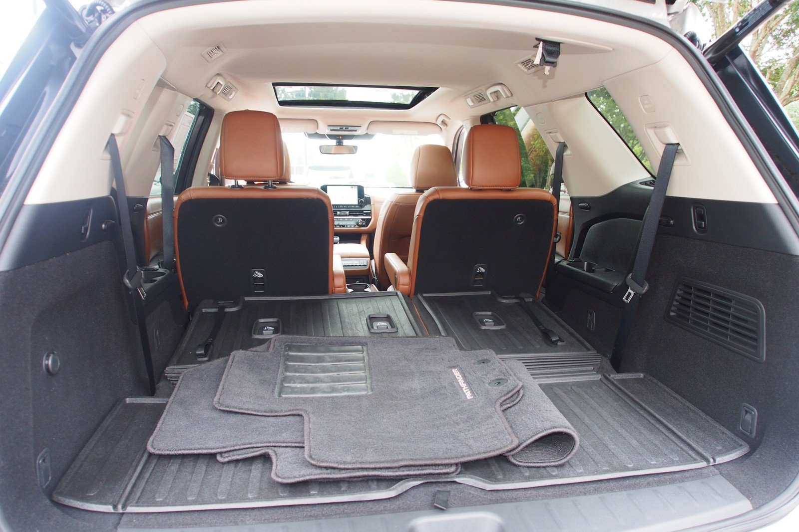 Used 2024 Nissan Pathfinder Platinum AWD/4WD image 17