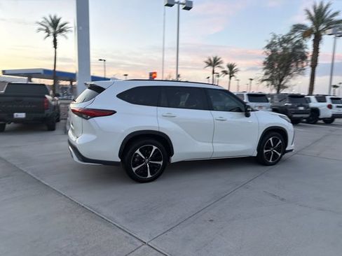 Used 2021 Toyota Highlander XSE FWD image 4