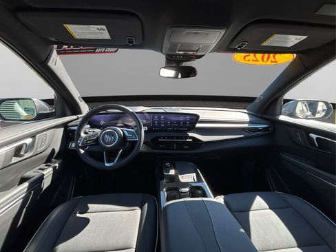 Used 2025 Buick Enclave Preferred w/ LPO, All-Weather Package image 28