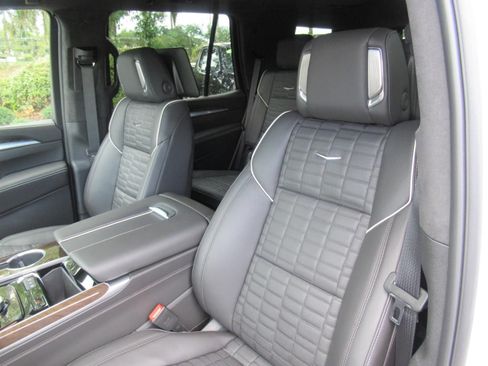 New 2026 Cadillac Escalade Platinum Sport w/ LPO, ONYX Package AWD/4WD image 19