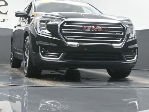 Used 2022 GMC Terrain SLT w/ Infotainment Package II image 3