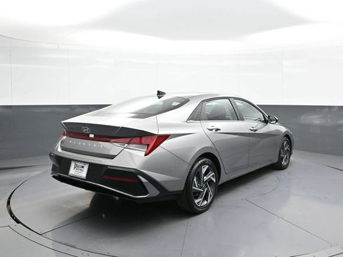 Certified 2025 Hyundai Elantra SEL image 6