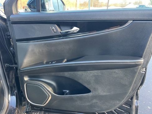 Used 2023 Lincoln Nautilus Reserve image 10