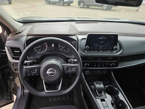Used 2023 Nissan Rogue S image 17