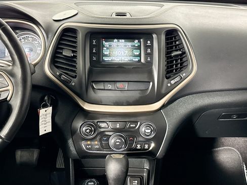 Used 2016 Jeep Cherokee Sport w/ Cold Weather Group AWD/4WD image 22