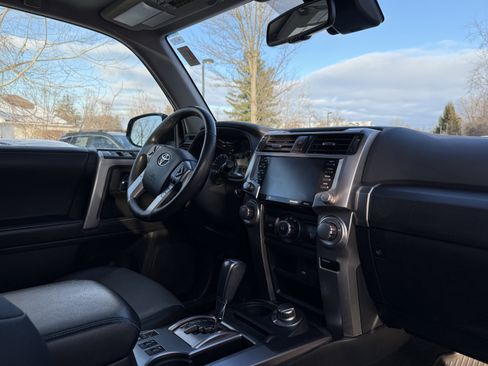 Used 2022 Toyota 4Runner SR5 Premium w/ Moonroof Package image 36