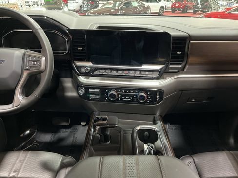 Certified 2025 Chevrolet Silverado 1500 High Country w/ Midnight Edition AWD/4WD image 25