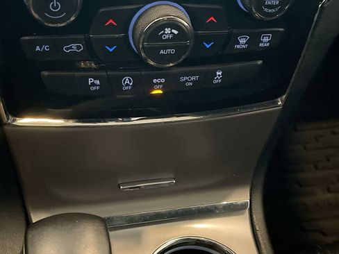 Used 2022 Jeep Grand Cherokee Limited image 19