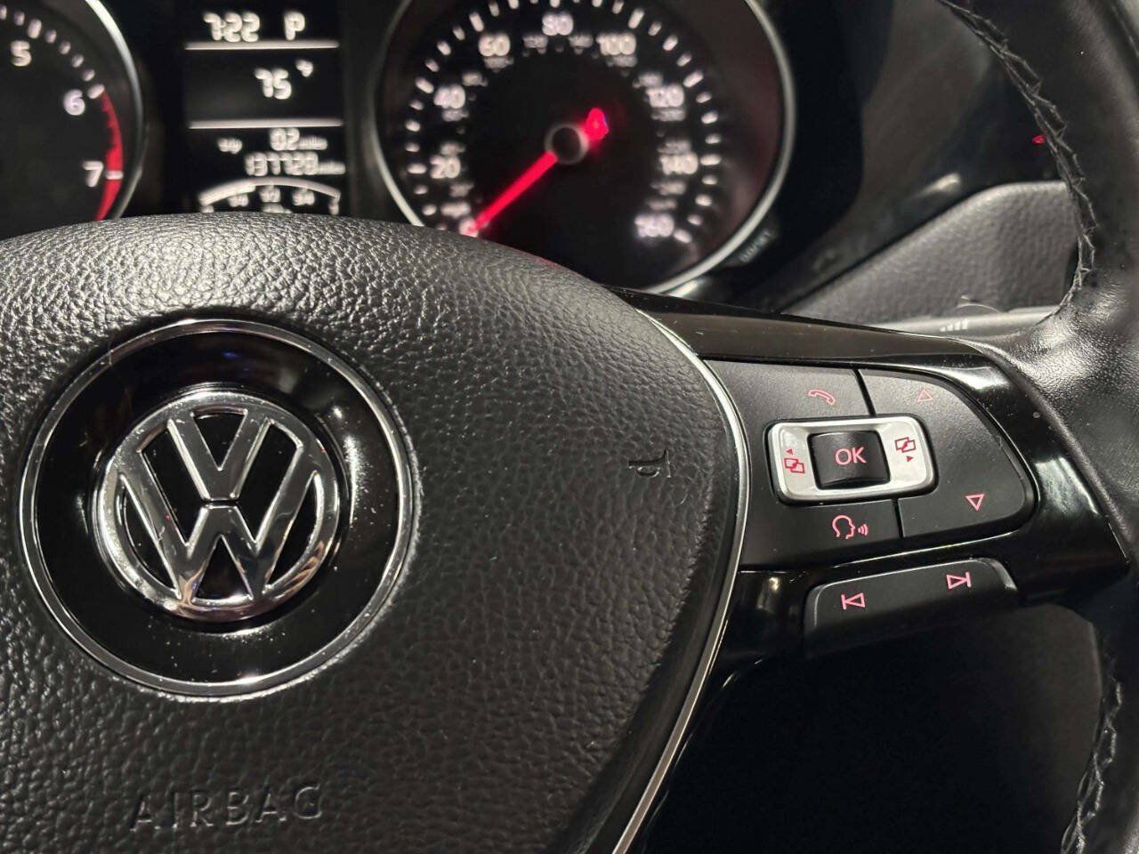 Used 2016 Volkswagen Jetta SEL FWD image 34