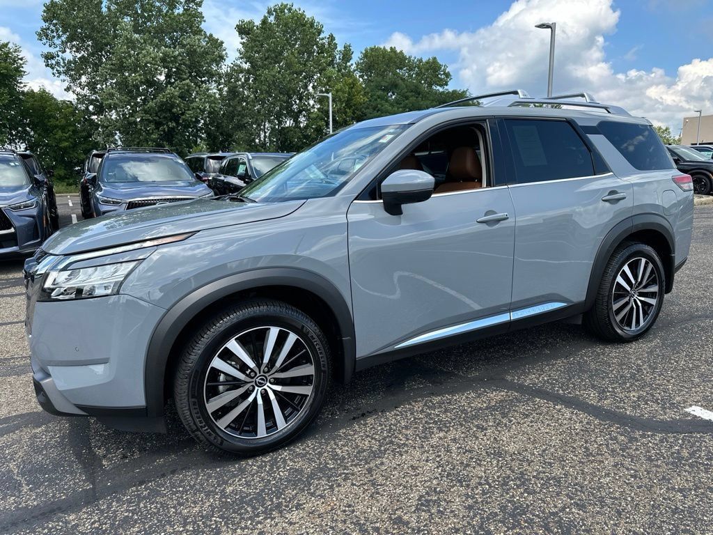 Used 2023 Nissan Pathfinder Platinum AWD/4WD image 9
